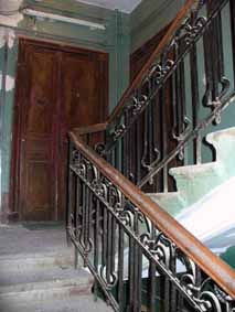 Дверь, через которую не войти… квартира 5 в доме 4 по переулку Декабристов… ей на этом снимке около ста лет...